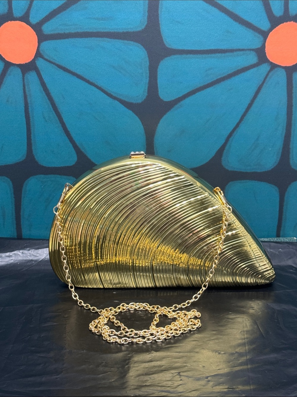 Metallic Gold Shell-Shaped Clutch with Chain Strap
